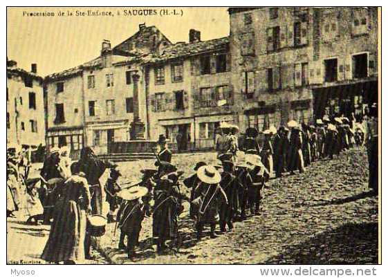 43 SAUGUES Procession De La Ste Enfance, Carte Double Moderne Editee Par Les Amis De La Tour - Saugues