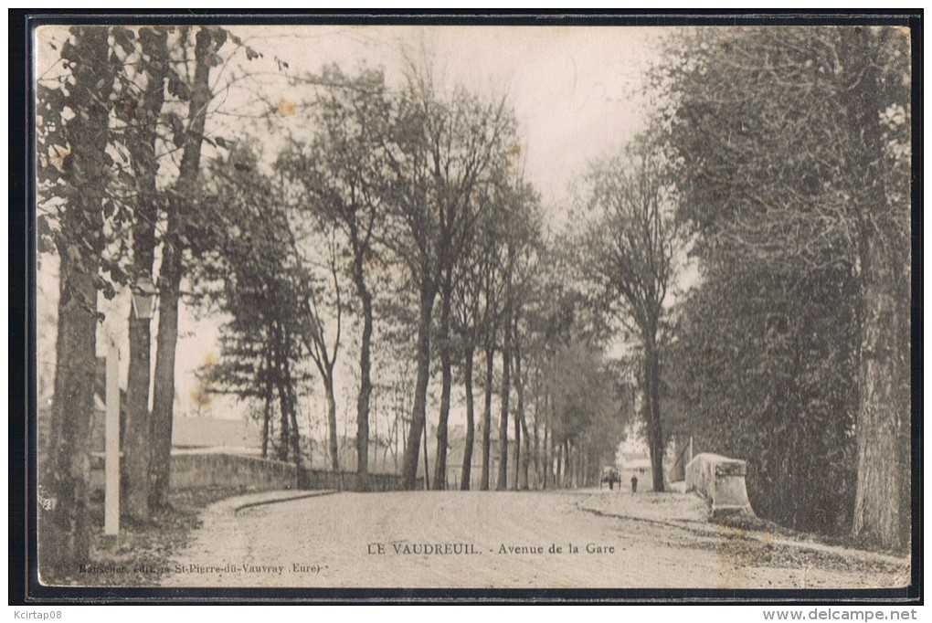 LE VAUDREUIL . Avenue De La Gare . - Le Vaudreuil