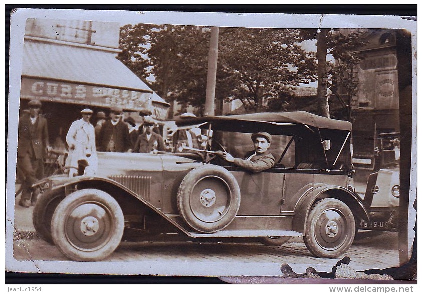 VOITURE DEVANT LE CAFE DES CURES PARIS   CP PHOTO - PKW