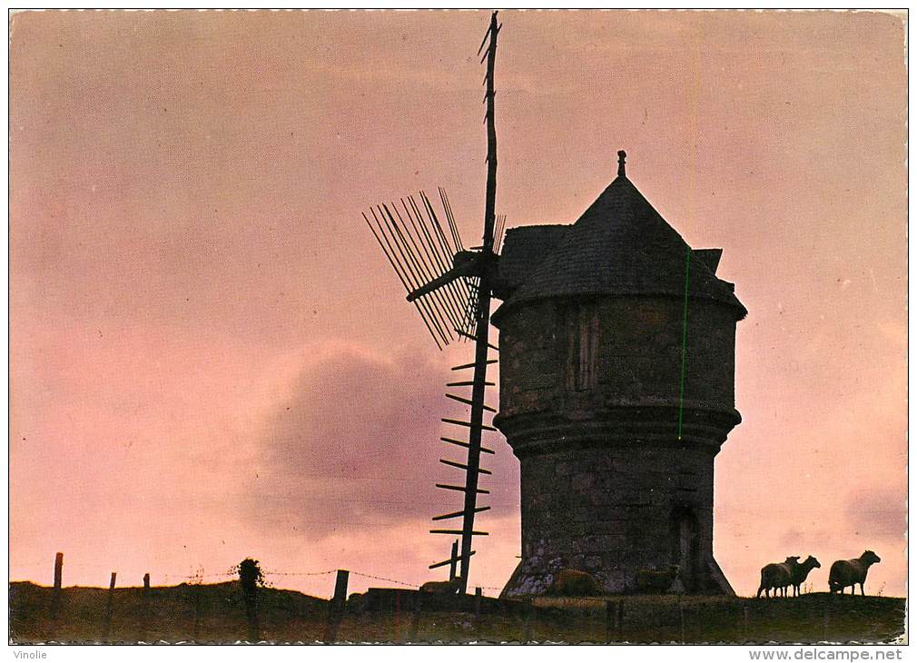 Réf : Z-13-018 :  Guérande Le Moulin à Vent Au Coucher De Soleil - Guérande