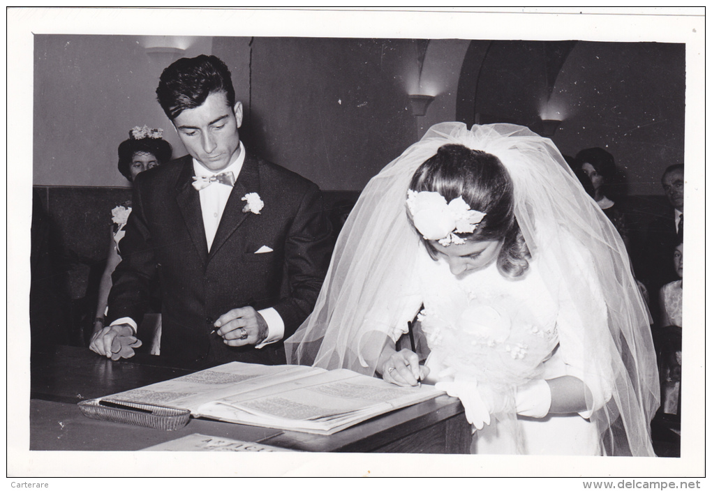 MONTPELLIER LE 8 AOUT 1964,HERAULT,LANGUEDOC ROUSSILLON,MAIRIE,MARIAGE ,MARIEE,SIGNATURE,ROBE,VO ILE,neud Papillon - Places