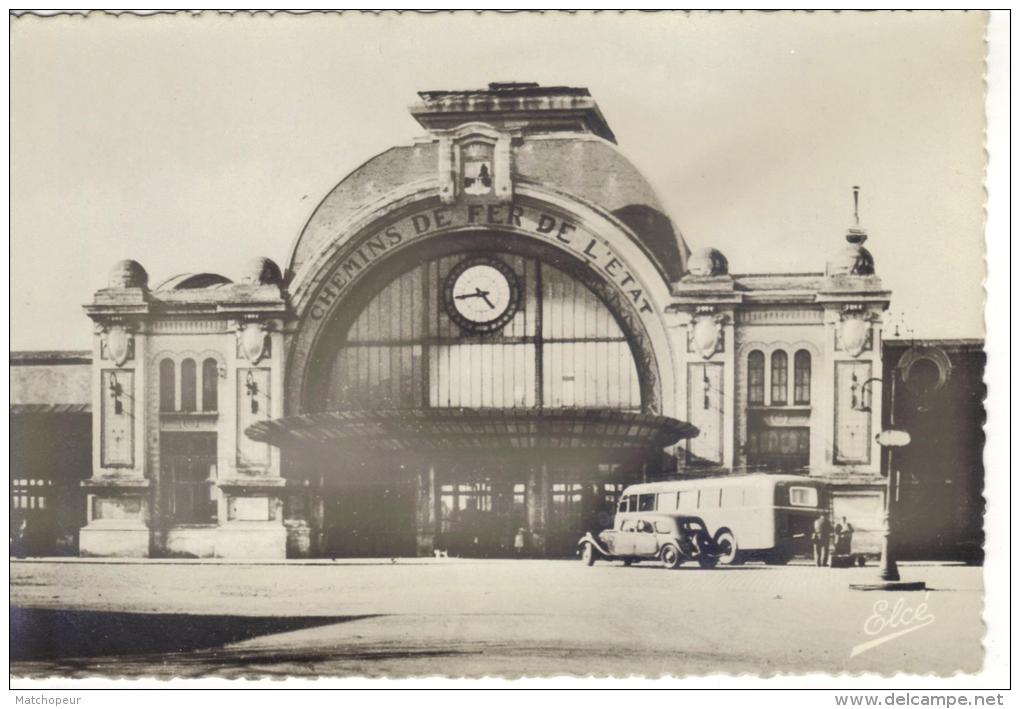 ROCHEFORT SUR MER -17- LA GARE - VEHICULES - Rochefort