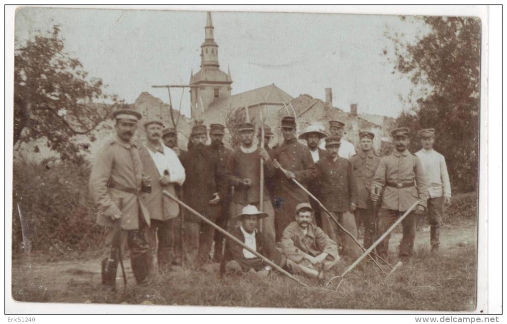 Photo Carte Laneuville Sur Meuse - Prisonniers Français Et Leurs Gardiens - Otros & Sin Clasificación