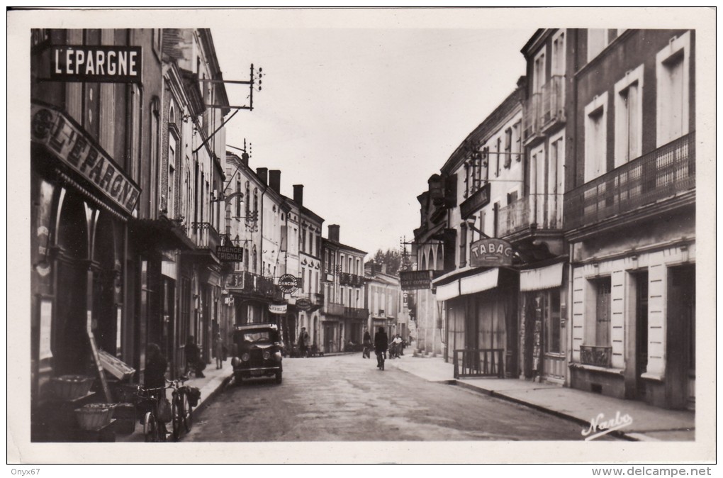 SAINTE-LIVRADE-SUR-LOT (Lot Et Garonne)  Rue Nationale-VOITURE-Auto-Café Dancing-Magasin L'Epargne-Tabac- VOIR 2 SCANS - - Autres & Non Classés