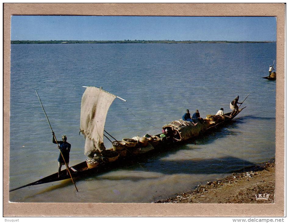 AFRIQUE EN COULEURS - CPM - 5519 - PIROGUES SUR LE FLEUVE - éditeur HOA-QUI - Non Classés