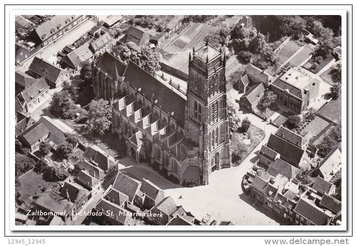 Zaltbommel, Luchtfoto St. Maartenskerk - Zaltbommel