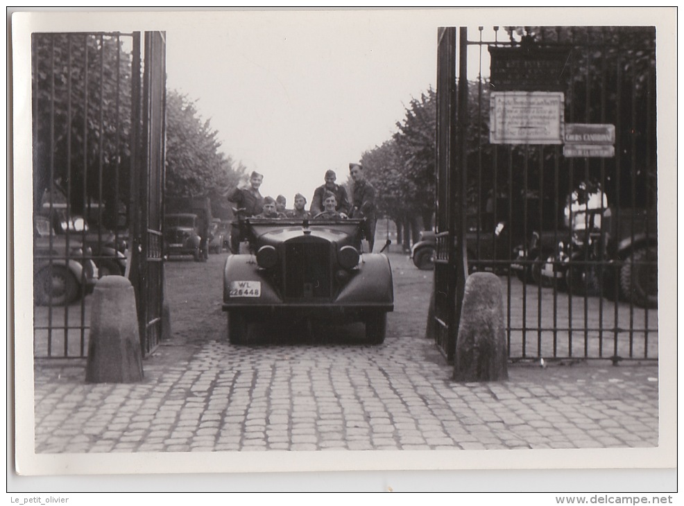 PHOTO ORIGINALE  39 / 45  WW2 WEHRMACHT  FRANCE CHATEAU VEHICULE ALLEMAND AVEC SOLDATS - War, Military