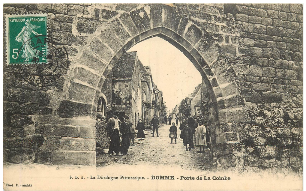 24-159   CPA   DOMME Porte De La Combe   Animation 19012   Belle Carte - Autres & Non Classés