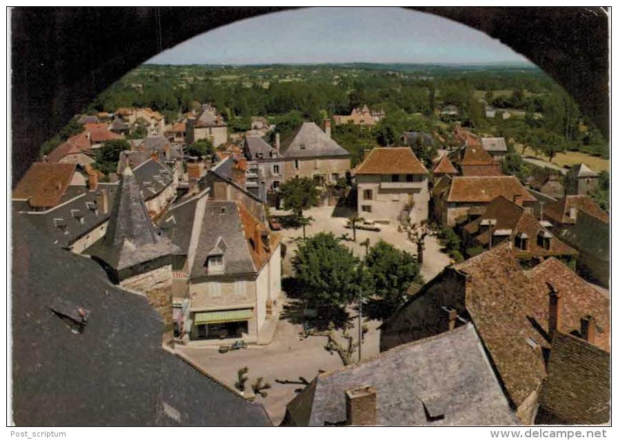 Vayrac En Quercy Vue Par Dessus Les Toits De La Ville - Vayrac