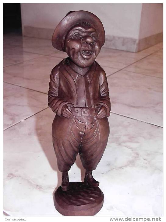 WOOD CARVED LAUGHING FISHERMAN FIGIRINE 11\" TALL - Legni