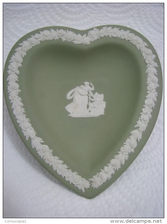 WEDGWOOD VICTORIAN HEART GREEN DISH UNUSED RARE - Wedgwood