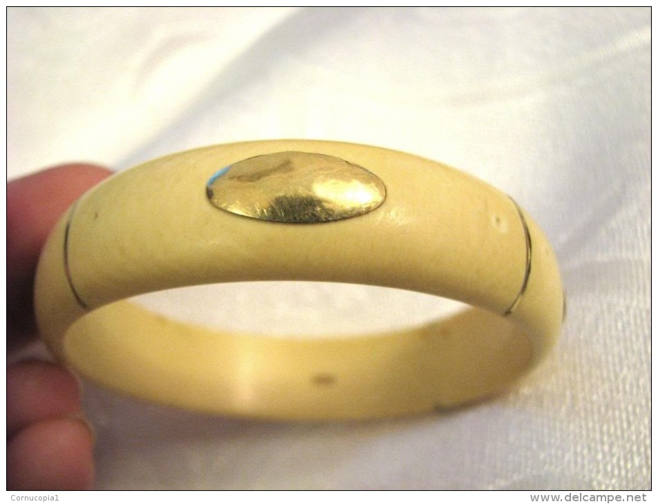 VINTAGE 14K GOLD FAUX IVORY BANGLE BRACELET 16 MM - Bracelets