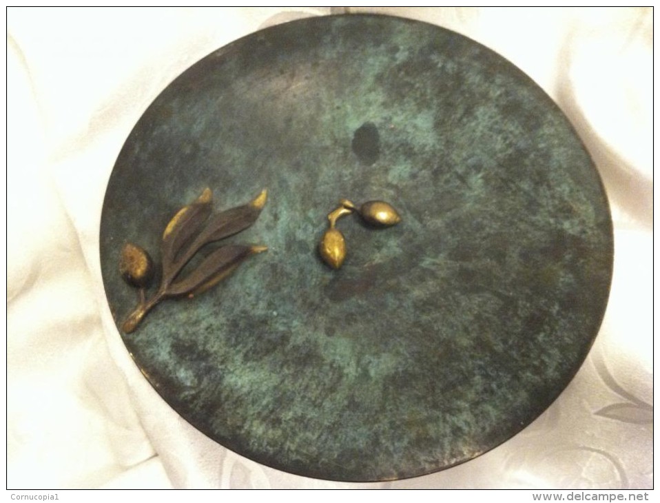 VINTAGE \"OLIVE BRANCH\" PAL BELL DECORATIVE BRASS PLATE TRAY ISRAEL 1950´S - Bronzi