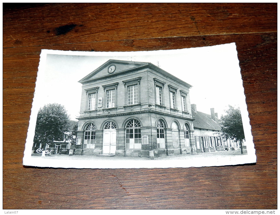 Carte Postale Ancienne : NOAILLES : La Mairie - Noailles