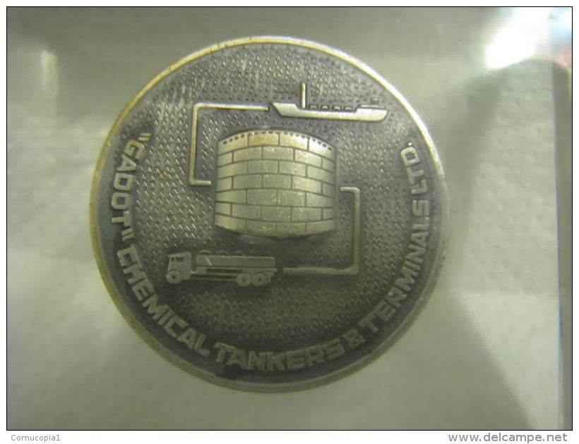 \""GADOT\" CHEMICAL TANKERS & TERMINALS MEDAL PAPERWEIGHT ISRAEL 1969 - Presse-papiers