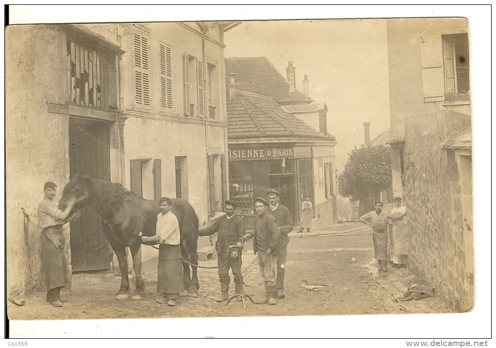 CPA (RARE)78 CHAMBOURCY , Vétérinaire Ou Maréchal Ferrant , Bel Animation , En Arrière Plan Épicerie Parisienne D´PARIS - Chambourcy