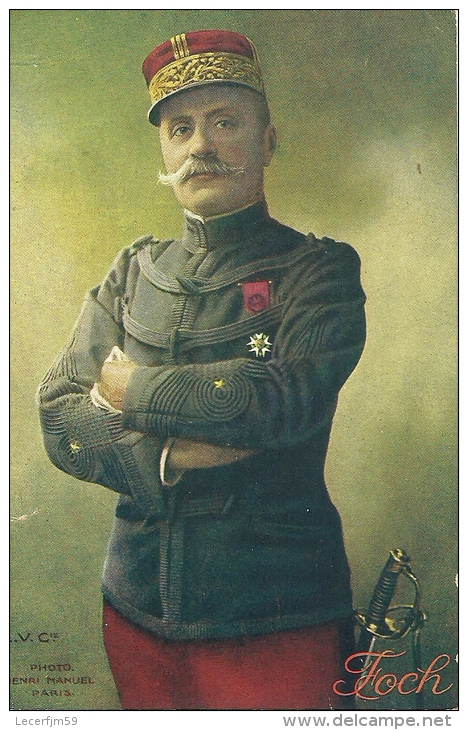 GUERRE 1914 1918  LE MARECHAL FOCH AVEC SA MEDAILLE  ET SON SABRE PHOTO HENRI MANUEL A PARIS - War 1914-18