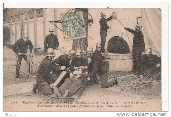 SAPEURS POMPIERS DE LA VILLE DE PARIS 2161 EXERCICES D'ENTRAINEMENT . APRES LE SAUVETAGE D'UNE VICTIME ...1907 - Sapeurs-Pompiers