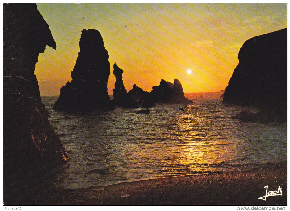 Cp , 56 , BELLE-ÎLE-en-MER , Les Aiguilles De Port-Coton Au Soleil Couchant - Belle Ile En Mer