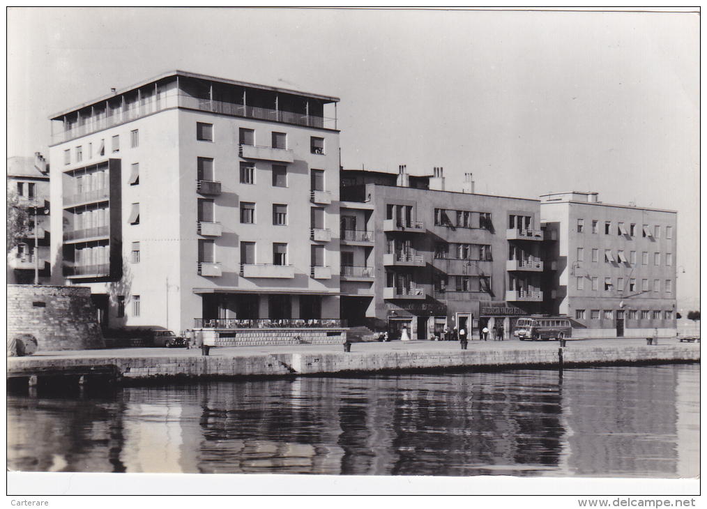 CROATIE,CROATIA,ZADAR EN 1960,zara,dalmatie,bus,ca R,restaurant - Croatia