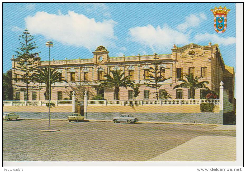 (AKW26) MELILLA. COLEGIO LA SALLE. OLD CARS - Melilla