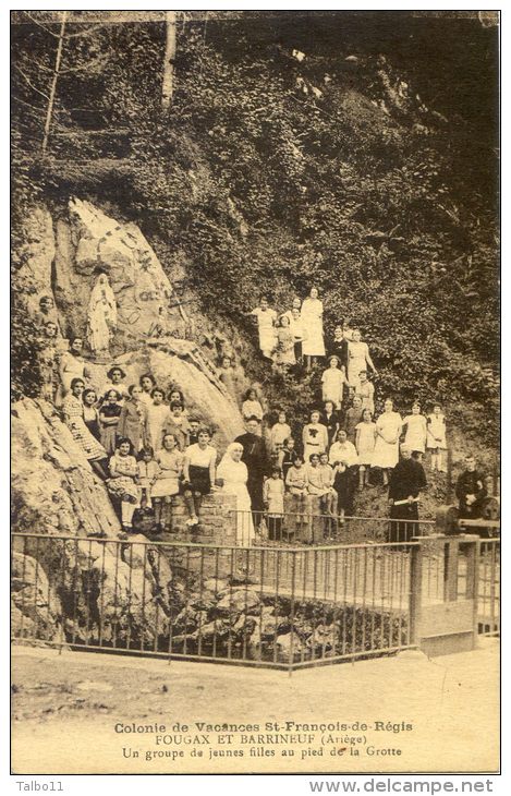 Colonie De Vacances St François Régis - Fougas Et Barrineuf - Groupe Filles Au Pied De La Grotte - Autres & Non Classés