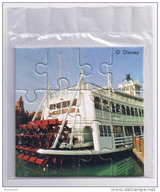 DISNEY Eurodisney PUZZLE 12 Pieces 8X8cm MARK TWAIN Le Bateau à Aubes  Mississipi Boat  ETAT NEUF - Autres & Non Classés