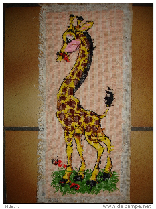 Ancien Canevas Fait Main Representant Une Girafe (13-4587) - Tapis & Tapisserie