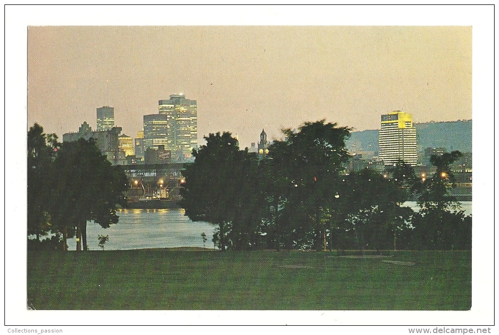 Cp, Canada, Montréal, La Ville Et Le Port, Vue Prise De L'Ile Ste-Hélène, La Nuit, Voyagée 1969 - Montreal