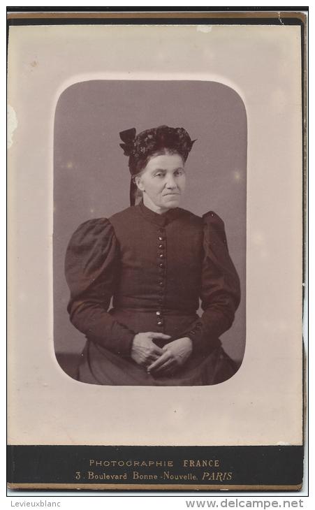 Photo Montée Sur Carton/Femme Agée Assise/Photographie FRANCE/Paris/ 1895    PH167 - Anciennes (Av. 1900)