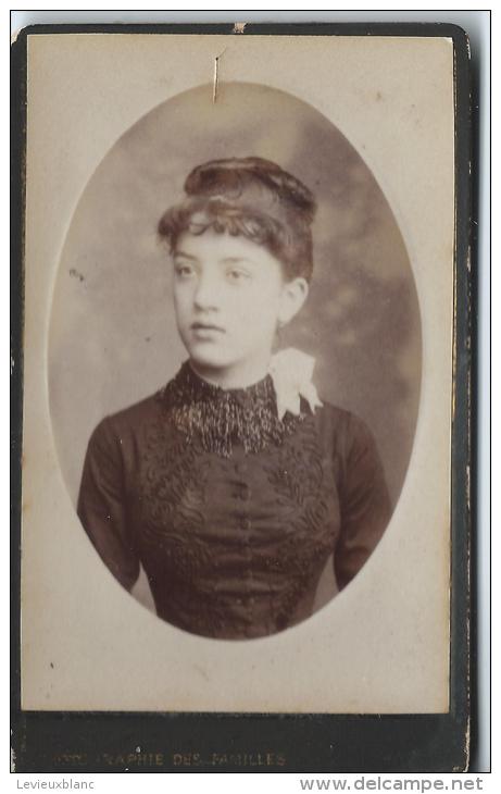 Photo Montée Sur Carton/Buste De Jeune Femme/Grande Photographie Des Familles /Paris/ Vers 1885-1890    PH158 - Anciennes (Av. 1900)