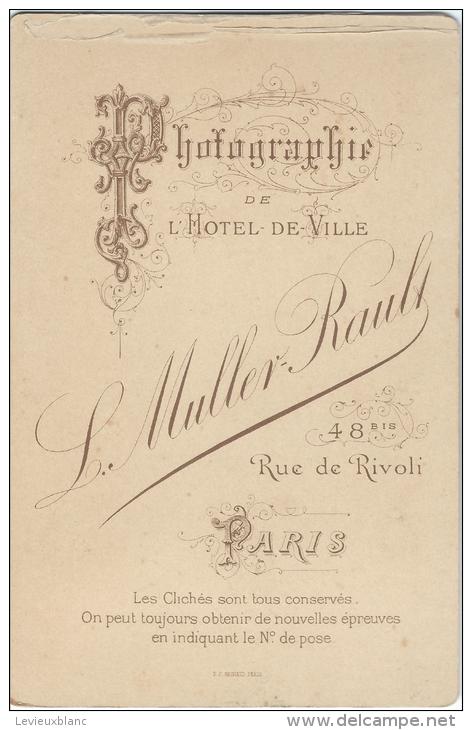Photo Montée Sur Carton/Buste D'Adolescent Avec Noeud / Muller-Rault/ L´Hôtel De Ville/Paris/ Vers 1885-1890    PH164 - Anciennes (Av. 1900)