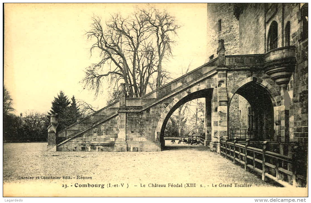 COMBOURG LE CHATEAU FEODAL LE GRAND ESCALIER - Combourg