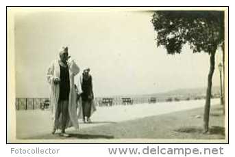 Nice Sur La Promenade Des Anglais Baigneuses  (06) - Personnes Anonymes