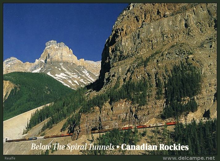 Train CPR In The Spiral Tunnels Kicking Horse Pass In Yoho National Park Canada - Treinen