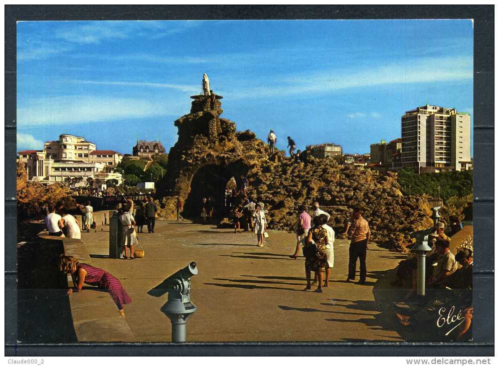 BIARRITZ . L' Esplanade Du Rocher De La Vierge , Carte Trés Animée .   Voir Recto - Verso    (S187) - Biarritz