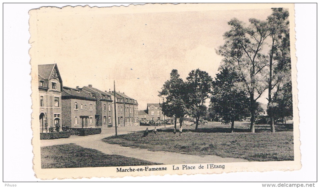 B4588    MARCHE-EN-FAMENNE : La Place De L 'Etang - Marche-en-Famenne