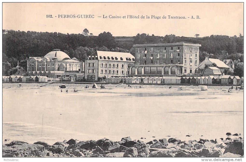 22 PERROS GUIREC LE CASINO ET L HOTEL DE LA PLAGE DE TRESTRAOU - Perros-Guirec