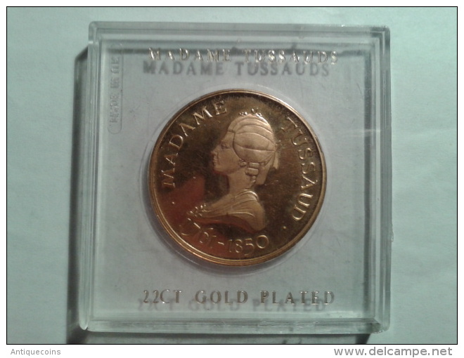 MADAME TUSSAUD IN GOLP PLATED (PLAQUE OR) - Adel