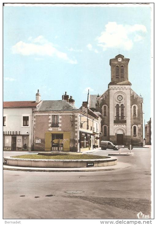 SAINT GERVAIS LES TROIS CLOCHERS ... LE ROND POINT ET L'EGLISE .. 2 CV CITROEN - Saint Gervais Les Trois Clochers