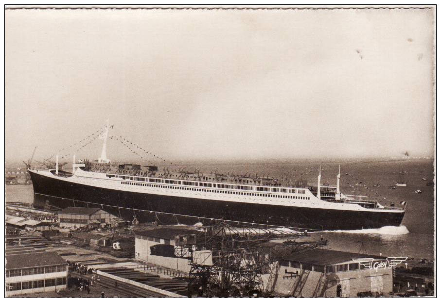 Le Paquebot " FRANCE " - Lancement Du Paquebot Aux Chantiers De SAINT NAZAIRE  ( Mai 1960)- EDts Gaby 10 A - Steamers