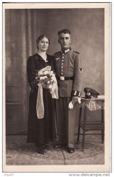 Carte Postale Photo Militaire Allemand En Uniforme-Insigne Régiment 2 ème Guerre-Tenue-Casquette-Fe Mme  Mariage- - Guerre 1939-45