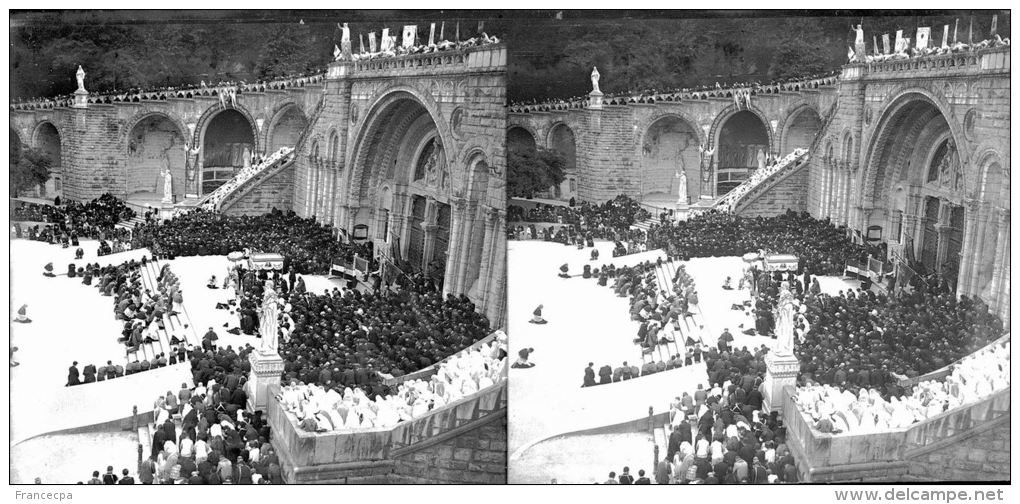 PN 0402 - HAUTES PYRENEES - LOURDES - Bénédiction Devant Le Rosaire - Plaques De Verre