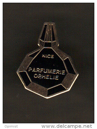 31625-Pin's Parfum.Parfumerie Ophelie.Nice. - Parfums