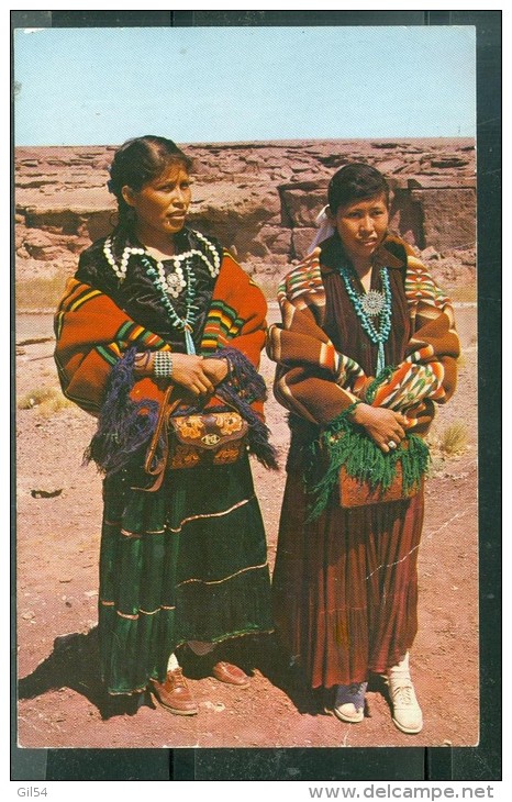 Navajo Beauty ( Leger Trace De Plis )   Dai163 - Autres & Non Classés