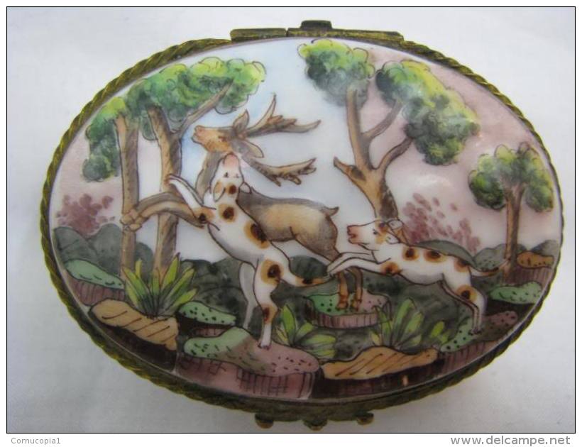 19thc DRESDEN PORCELAIN SNUFF / PILL BOX HUNTING DOGS - Sonstige & Ohne Zuordnung