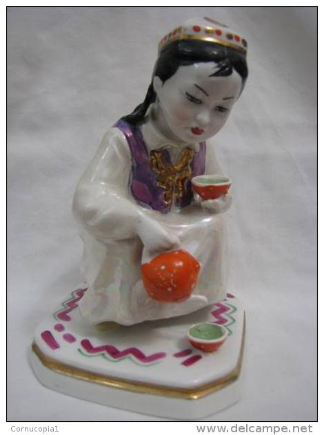 UZBEK GIRL.TEA-DRINKING. Russian Iridescent Porcelain Doll DULEVO - Andere & Zonder Classificatie