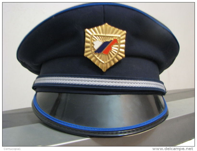 Vintage Slovenia Police Visor Hat With Enamel Badge - Police & Gendarmerie