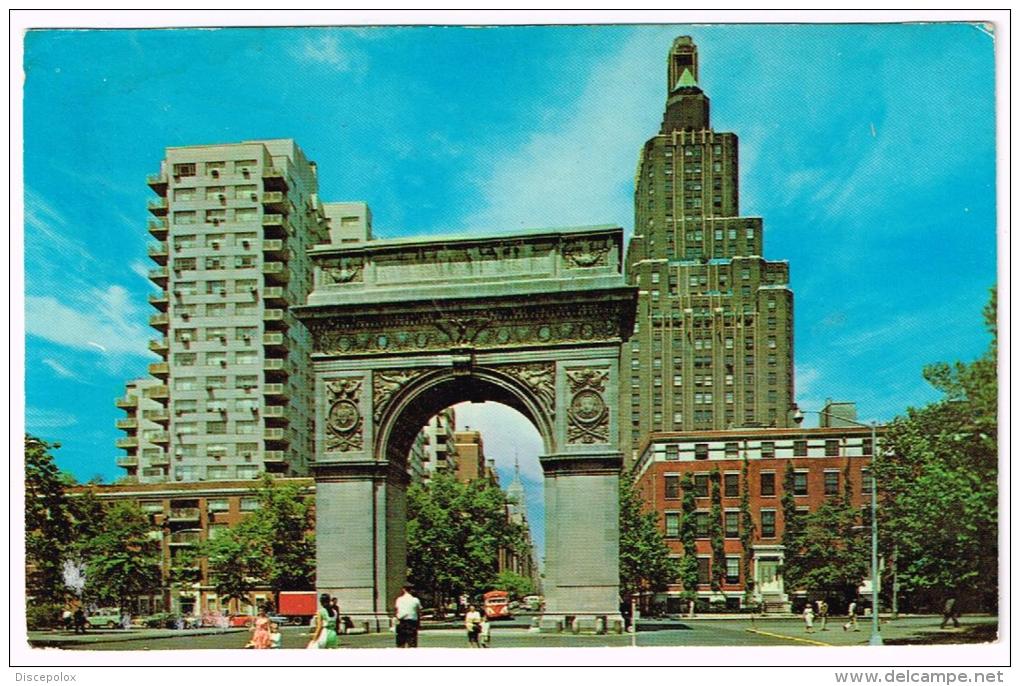 I1247 New York City - Washington Arch And Square Park / Viaggiata 1969 - Plaatsen & Squares