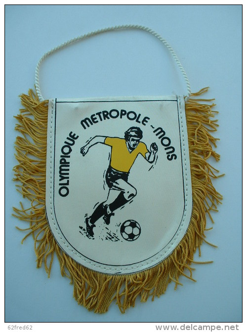 FANION FOOTBALL OLYMPIQUE METROPOLE MONS - Habillement, Souvenirs & Autres